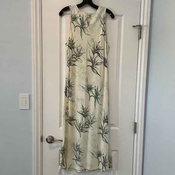 Off-white with Green Design Hawaiian Dress - Picture 2 of 6